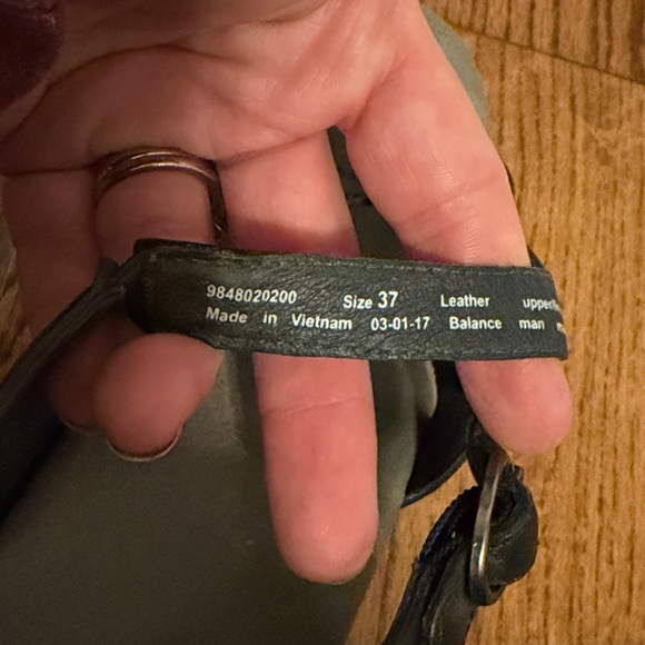 Dansko Women's Black Strappy Sandals Small Heel Comfort Leather size 37 - Picture 6 of 6